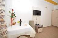 Ferienwohnung - Guest House Mia (ST) - Twin Room with Private Bathroom (A2) - Ferienunterkunft in Split (2 Personen)