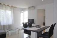 Ferienwohnung - Apartments Profaca - Two Bedroom Apartment with Terrace A1 - Ferienunterkunft in Rab (6 Personen)