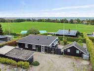 Ferienhaus - Ferienhaus Yngvy - 500m from the sea