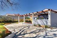 Ferienhaus - Villa Sunny Home - Ferienunterkunft in Galižana (6 Personen)