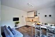 Ferienwohnung - Flower Garden by M&A - Lovely Apartment (A) - Ferienunterkunft in Fazana (3 Personen)