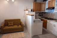 Ferienwohnung - Guest House Green Corner Supetarska Draga - One Bedroom Apartment With Balcony and Sea View - Ferienunterkunft in Rab (2 Personen)