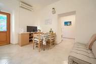Ferienwohnung - Chic and Charming Krk Downtown Apartments - Classic Studio Apartment (owner Lemon) - Ferienunterkunft in Krk (2 Personen)