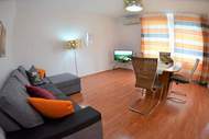 Ferienwohnung - Bright and Breezy Apartment with Terrace and Sea View - Two Bedroom Apartment with Terrace and Sea View - Ferienunterkunft in Krk (5 Personen)