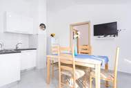 Ferienwohnung - Scenic Elegant Apartments Krk with Balcony and Pool - Standard Two Bedroom Apartment with Balcony and Pool (owner 3) - Ferienunterkunft in Krk (4 Personen)