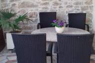 Ferienwohnung - Apartment Magdic - Two Bedroom Apartment with Terrace - Ferienunterkunft in Krk (4 Personen)