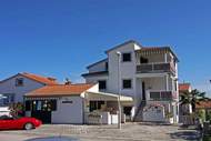 Ferienhaus - Ferienunterkunft in Porec (8 Personen)