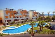 Ferienwohnung - Bajo con terraza y acceso directo a piscina comunitaria - Ferienunterkunft in Vera Playa (5 Personen)
