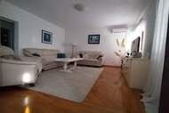 Ferienwohnung - Two Bedroom Apartment with Sea View - Ferienunterkunft in Rab (6 Personen)