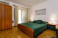 Ferienwohnung - Sunny and Sleek Krk Rooms with Balcony - Classic Double Room with Balcony (owner Zelena) - Ferienunterkunft in Krk (2 Personen)