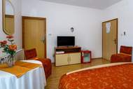 Ferienwohnung - Sunny and Sleek Krk Rooms with Balcony - Standard Double Room with Balcony (owner Zuta) - Ferienunterkunft in Krk (2 Personen)