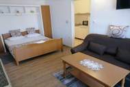 Ferienwohnung - Apartments Libertas - One Bedroom Apartment with Terrace and Sea View- (3a) - Ferienunterkunft in Rogoznica (4 Personen)