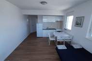 Ferienwohnung - One-Bedroom Apartment (A1) - Ferienunterkunft in Zadar (2 Personen)