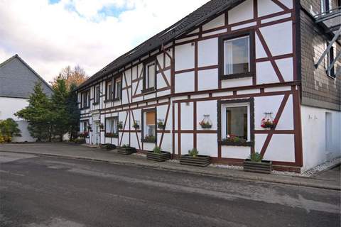 Gruppenhaus am Bach - Ferienhaus in Medebach (25 Personen)