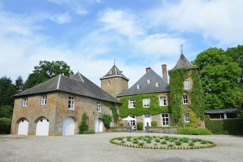 Nuts Castle - Schloss in Bastogne (16 Personen)