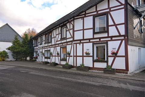 Gruppenhaus am Bach - Ferienhaus in Medebach (15 Personen)