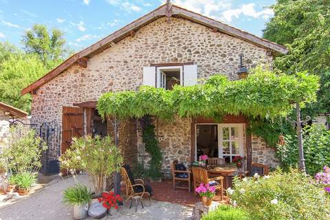 Montizon - BÃ¤uerliches Haus in Roussines (5 Personen)