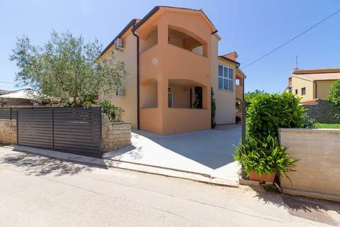 Villa Mimoza - Ferienunterkunft in Peroj (13 Personen)