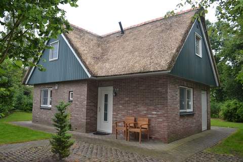 Villapark De Weerribben 2 - Ferienhaus in Paasloo (4 Personen)