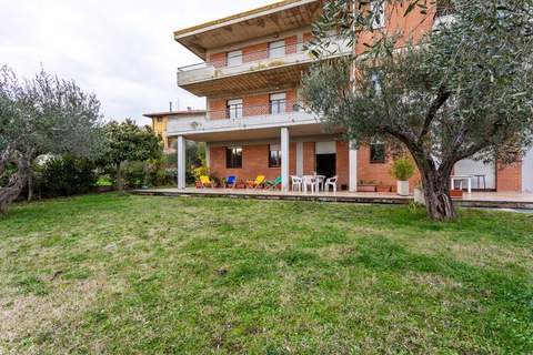 Casa Tommaso - Quadri P T - 8 pax - Ferienunterkunft in Tuoro sul Trasimeno (8 Personen)