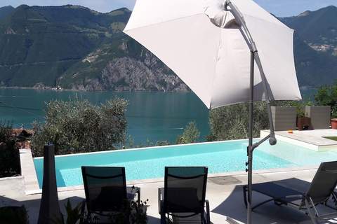 Bellavista - Ferienunterkunft in Marone (4 Personen)