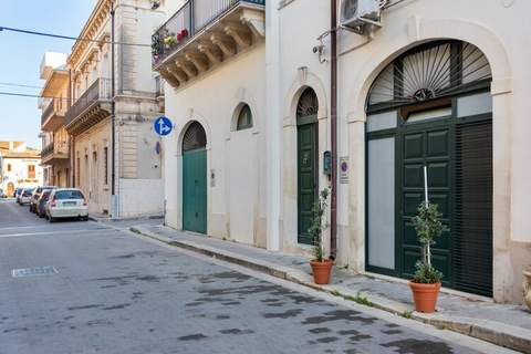Appartamento in centro a Scicli con balcone - Ferienunterkunft in Scicli (4 Personen)