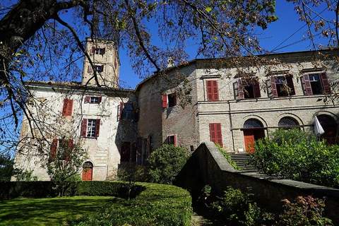 Castello di Robella - Schloss in Robella (4 Personen)