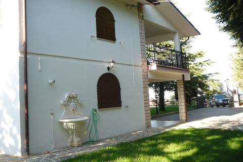 Casa delle Aquile - Ferienunterkunft in Sarnano (12 Personen)