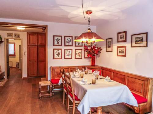Ferienwohnung Chesa Arlas E2