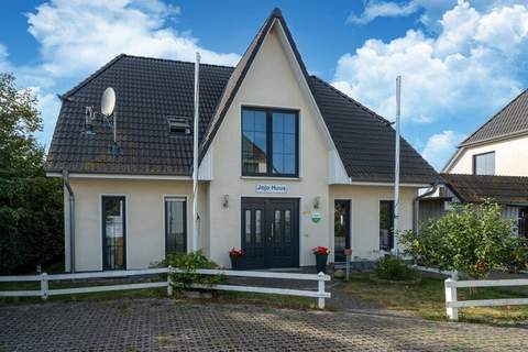 Jojohus - Erdgeschoss mit Terrasse - Appartement in Bastorf (4 Personen)