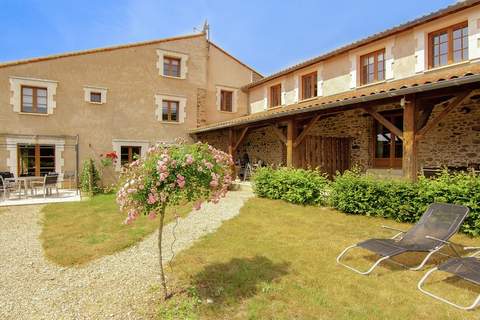 Le Castel - BÃ¤uerliches Haus in Roussines (6 Personen)