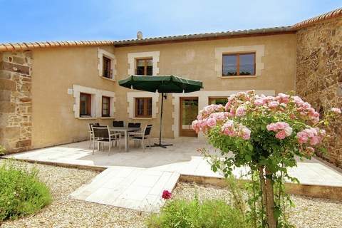 La Belle Cour - Buerliches Haus in Roussines (5 Personen)