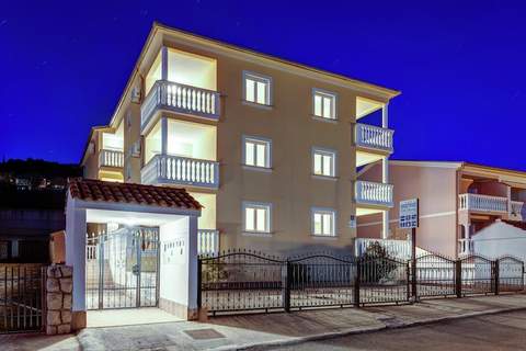 Villa Oleandar 4 - Ferienunterkunft in Dramalj (4 Personen)