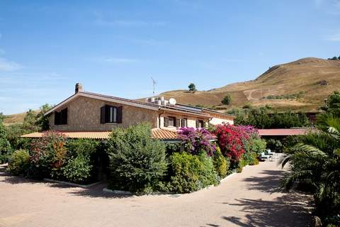 Al Lago - Ferienhaus in Alia (18 Personen)