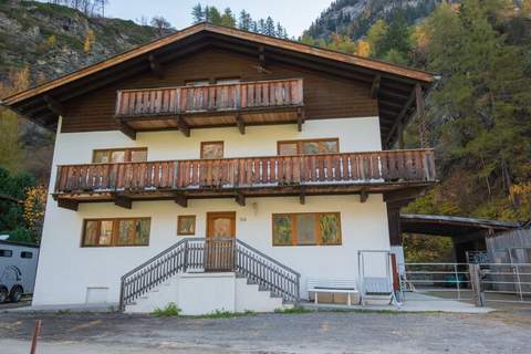 Chalet Friedl - Ferienunterkunft in Längenfeld (13 Personen)