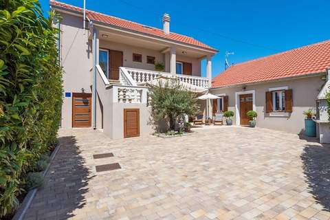 Villa Lukica - Ferienunterkunft in Privlaka (7 Personen)