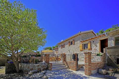 Villa Ivana - Ferienunterkunft in Starigrad-Paklenica (6 Personen)