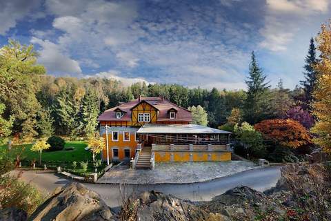 Villa Rotschönberg - Ferienunterkunft in Großschirma (8 Personen)