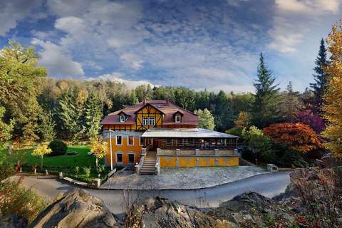 Villa Rotschönberg - Ferienunterkunft in Großschirma (12 Personen)