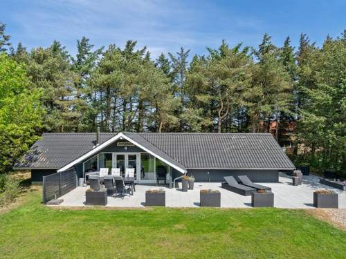 Ferienhaus Hjalmara - 900m from the sea