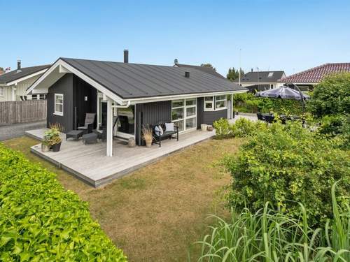 Ferienhaus Sjarlotte - 100m from the sea