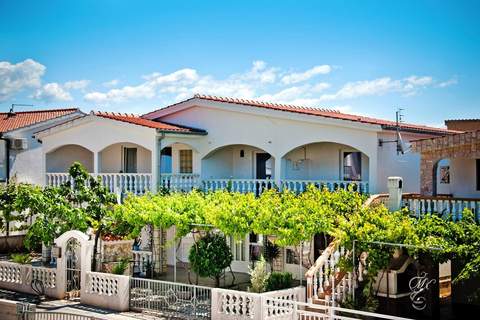 Fortune apartments, Vir-A2+1 - Ferienunterkunft in Vir (3 Personen)