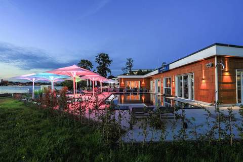 Apartments im MAREMÜRITZ Yachthafen Resort & Spa / Fortuna Suite Landseite 2 Personen und 1 Kind 3-15 Jahre - Ferienunterkunft in Waren (Müritz) (3 Personen)