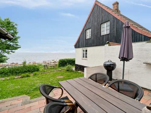 Ferienhaus Scarlet - 5m from the sea