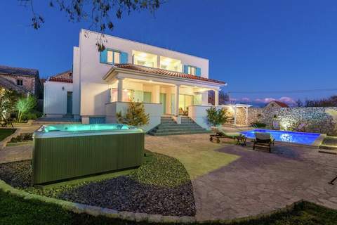 Villa Spirini dvori - Ferienunterkunft in Poljica (12 Personen)