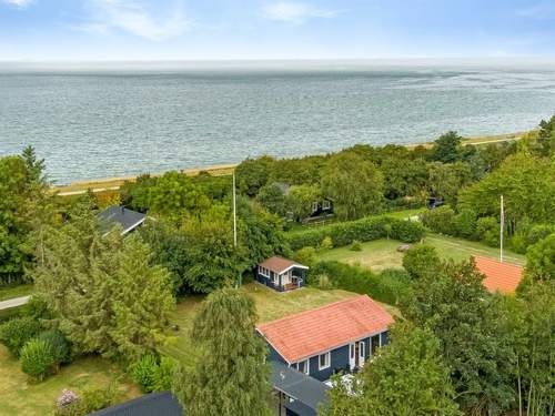 Ferienhaus Rikhard - 75m from the sea