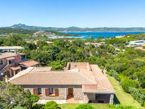 Ferienhaus Mannu  in 
Baia Sardinia (Italien)