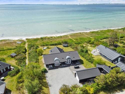 Ferienhaus Elspeth - 25m from the sea
