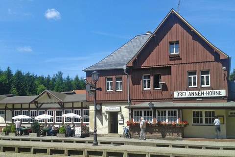 Apartment im alten Bahnhof - Ferienunterkunft in Drei Annen Hohne (4 Personen)