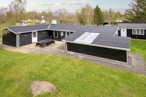 Ferienhaus in Ørsted (14 Personen)